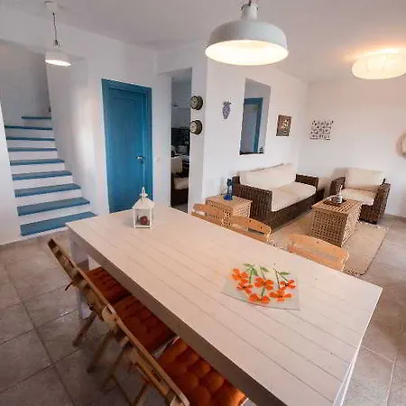 Aloustina Hotel Lakhania